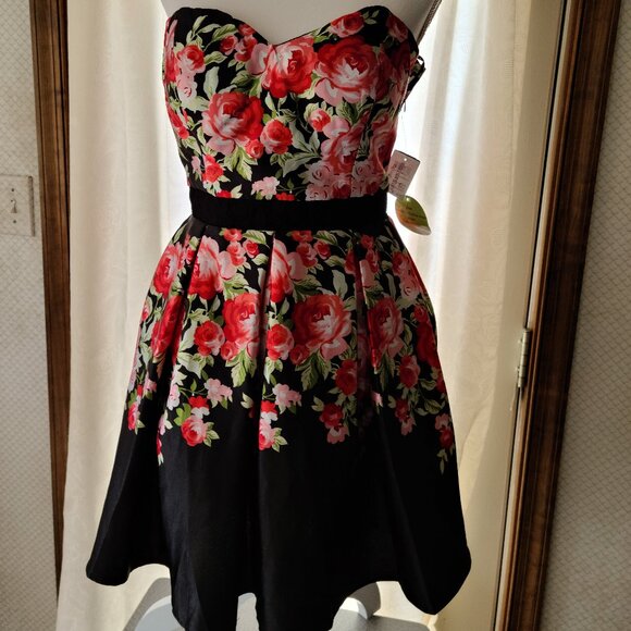 Haute Nite Dresses & Skirts - HAUTE NITE STRAPLESS CORSET- TIE BACK FLORAL MINI DRESS- BLACK /RED -SIZE 9-NWT